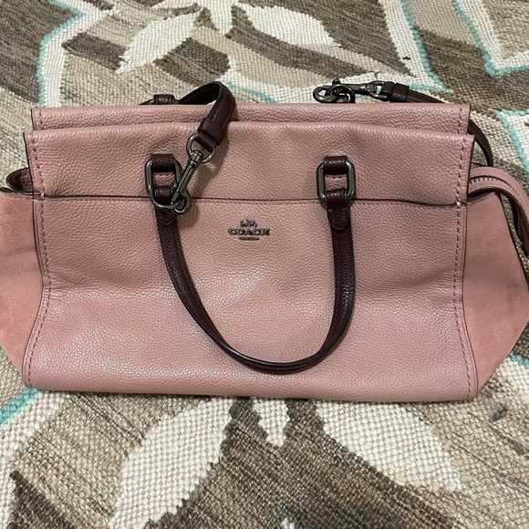 I’m selling a beautiful coach bag/matching wallet - Picture 1 of 14